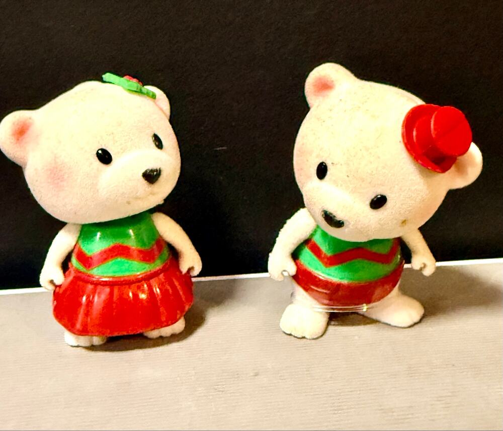 Li'l Woodzeez Polly & Poppy Holiday Bobbleez flocked polar bear bobbling heads